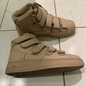 Brand new tan Billie eilish shoes with box